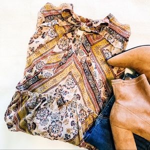 BEAUTIFUL and classy floral blouse!!